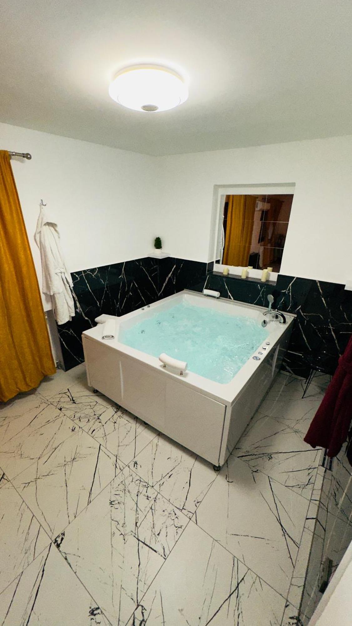 Hedonist Spa Jacuzzi Sarajevo Free Parking Bagian luar foto